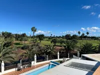 Luxury 3 bedroom villa overlooking golf course with private pool and Wi-fi - ヴィラ