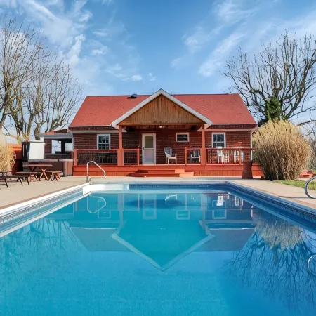 Pickle Hill - pool, pickleball court, sauna, near Hocking Hills, sleeps 10!