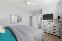 Relaxing & Upgraded Vacation Home - Pet Friendly - 2-Star