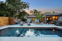 Das Weinhaus Pool & Hot Tub - Walk to Main St - 5 stjerner
