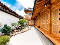 Gyeongju Nuribom Hanok Stay Отели рядом с достопримечательностью «Комплекс Сансонджан»
