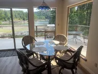 Beach front    newly renovated 4 bed house quiet safe beach Family Friendly - Wifi