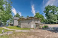 WOW Huge Catfish Lake Home 13br 5ba, Sleeps 26, Eag River Chain/weddings/events