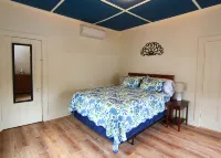 Renovated downtown Bar Harbor apartment, park and walk to shops and restaurants. - Condos