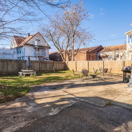 The B&W Haven 5BR Home with yard theater + Office