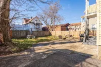 The B&W Haven 5BR Home with yard theater + Office - Wifi