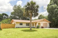 Venice Palm Villa - Minutes to the Beach - Screened Patio- Fenced yard! -  Habitaciones en casas particulares