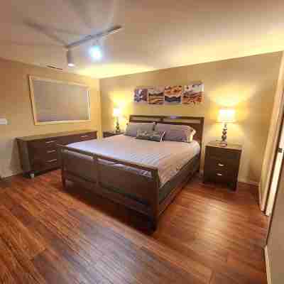 Sunrise Chalet at Wapato Point, Sleeps 12, Half Block to Sandy Beach Waterfront Rooms