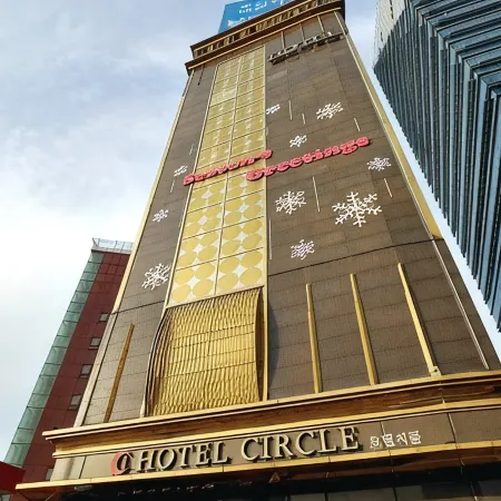 Habjeong Circle Hotel Отели рядом с достопримечательностью «Торговый центр Mecenatpolis»