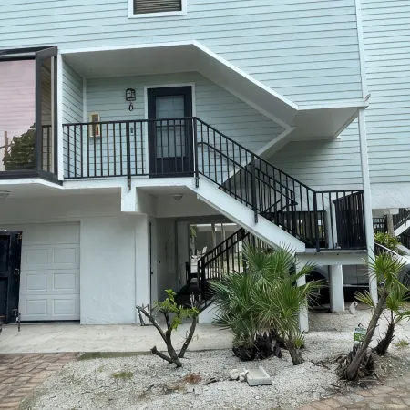 Island Townhouse Steps from the Ocean, Large Lanai, Heated Pool - Summer Avail