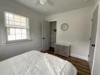 Charming 2-bedroom Apartment near NoDa, Plaza Midwood, Uptown, and more - Condos