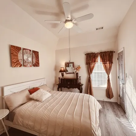4 BR home quiet and peaceful Отели в г. Чембли