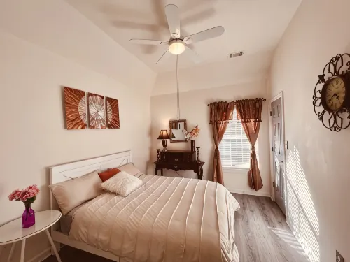 4 BR home quiet and peaceful