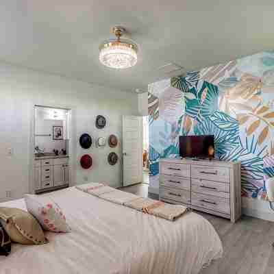 The Q - Austin Spa, Sauna, Gym, Backyard 7 Bed UT Home Atx Rooms