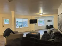 Spacious 3-bedroom apartment in beautiful downtown Ketchikan - 3-نجوم
