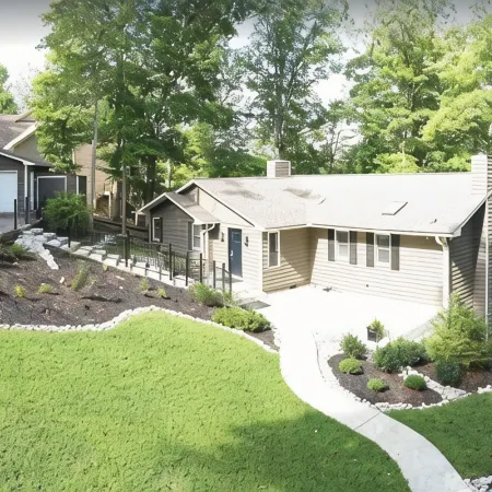 Lakefront. Spectacular Mountain and Lake Views/Dock/Private Cove. Gentle Slope.