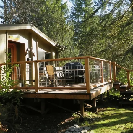Sol Duc Riverside Retreat: Entire Riverfront Home
