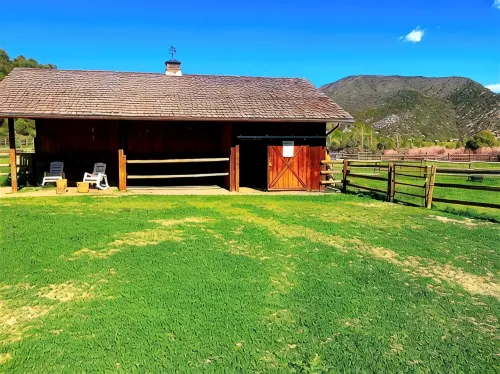 Gorgeous Pet-friendly Boutique Ranch ! Next to  skiing, fishing, rafting - Hot Tub