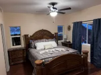 Mountain Escape: Sleeps Multiple Families with Pool Table & Game Room - Hytter