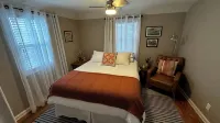 Between Benson and Dundee in the beautiful Country Club Historic District. - ブティック