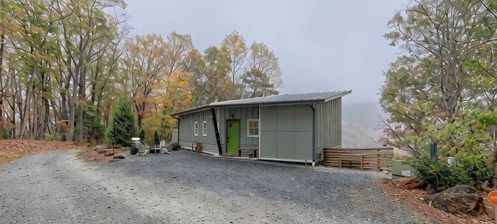 Luxury Bungalow with Mountain Views From Every Room 5 Minutes From Downtown Hotels in Clayton