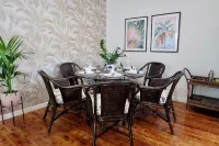 Hali'a - Renovated, 3 Bedroom Beach Cottage in Burleigh 5 mins walk to beach - Homestays