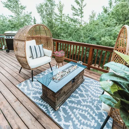 Hot tub! Retreat for large or small groups. Sleeps 16! View Auoras and Denali!