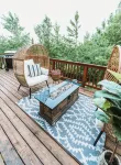 Hot tub! Retreat for large or small groups. Sleeps 16! View Auoras and Denali!
