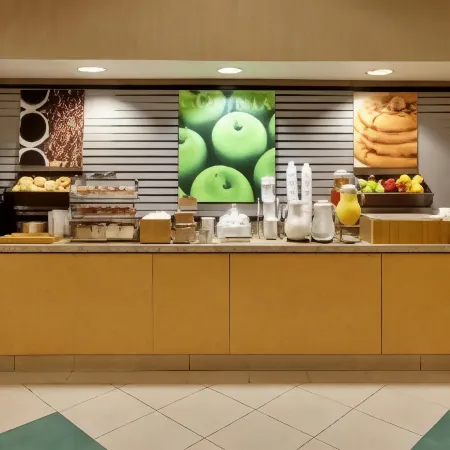 La Quinta Inn & Suites by Wyndham Fremont / Silicon Valley