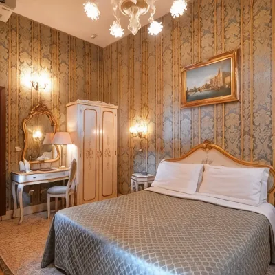 Residenza Hotel San Maurizio Các khách sạn gần Phòng trưng bày nghệ thuật A Plus A Gallery