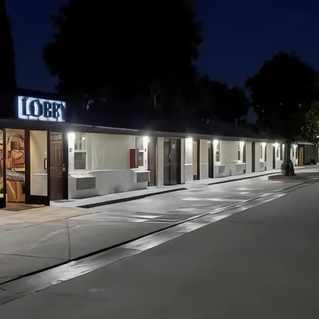 Le Blanc Inn & Suites