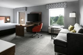 Hampton Inn & Suites West Bend