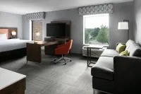 Hampton Inn & Suites West Bend