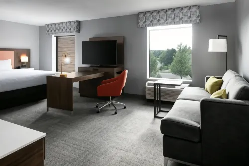 Hampton Inn & Suites West Bend