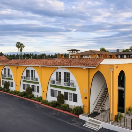Granada Inn Отели рядом с достопримечательностью «Сантана Роу»