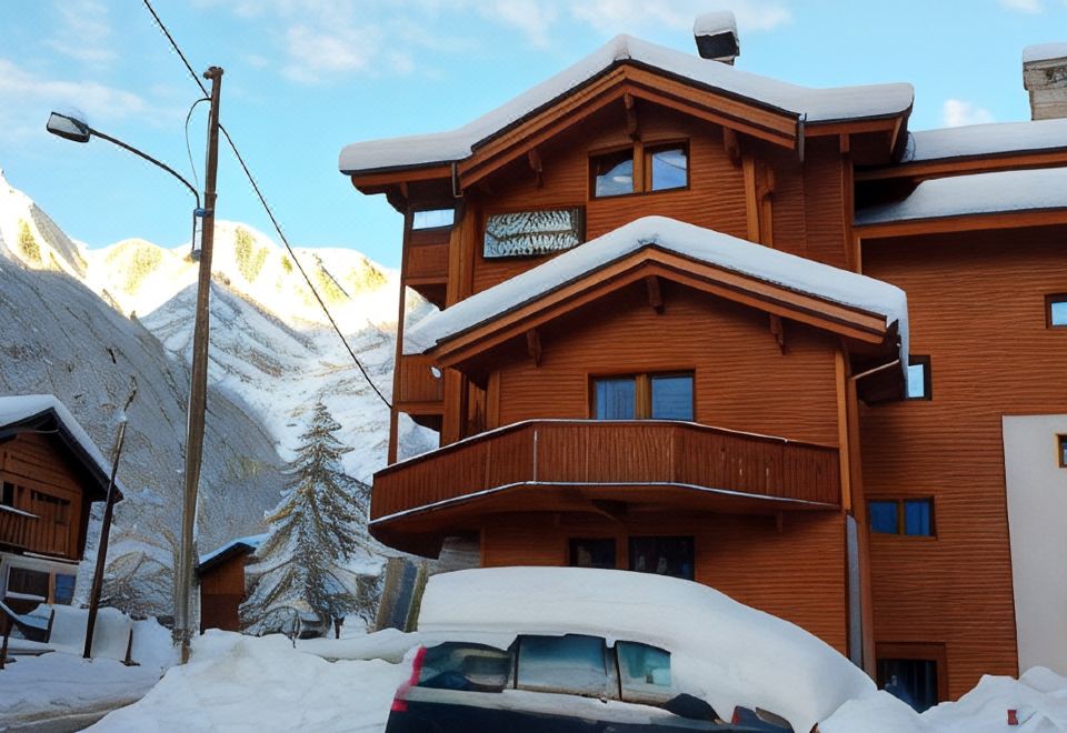 Dream Hotel - Housity