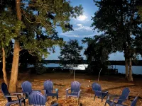 Coco Villa-Hot tub,kayak,paddle,VOLLEYBALL&GAMES! Hotels in Trinity County