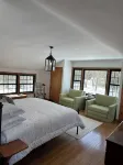 Charming Hudson Farmhouse on 12 Acres - 2 Miles from Cuyahoga Valley Nat’l Park - Boutique
