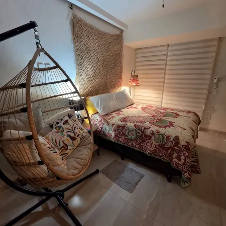 The Bird’s Nest Studio: Steps from the Beach