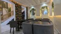 Milele is home-Cinema, gym, pool, bar-Bobiwine rd. - Homestays