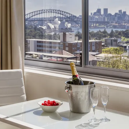 Macleay Hotel