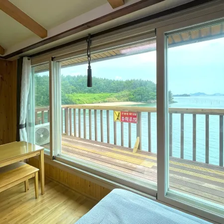 Muan Hae Beach Naru Pension Отели в г. Муана