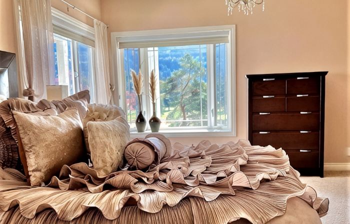 Movie Theater! Hot Tub! Private Rental 3 Bedrooms and 2 Bathrooms.