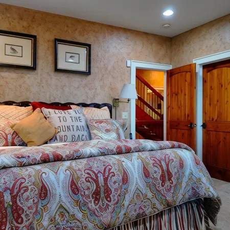Gated Luxury Lodge - Hot Tub, Mountain Views, Stunning Gardens, Secluded