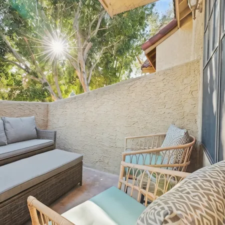 ~The Hidden Gem~ King Bed and Hot Tub!