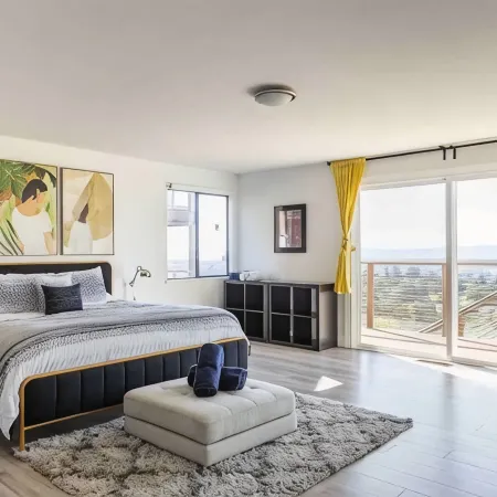 Main House + Guest Unit! 5 Bed / 3.5 Bath, Oakland Hills