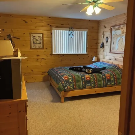 Cabin in Grayling, for all your activities near Lake Marguerite and more …… グレイリング・タウンシップのホテル