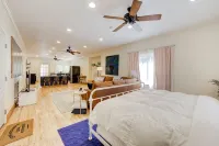 Private Apartment with pool, 5 min to downtown Hotel di 
