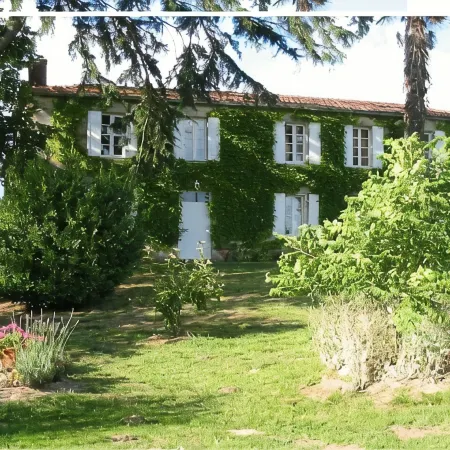 Chambres d'Hôtes Domaine du Bouchon Hôtels à : Gans