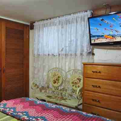 "TIDAL RAVES" Oceanview WiFi, Enclosed, View Patio, Secure Parking. City Center Rooms